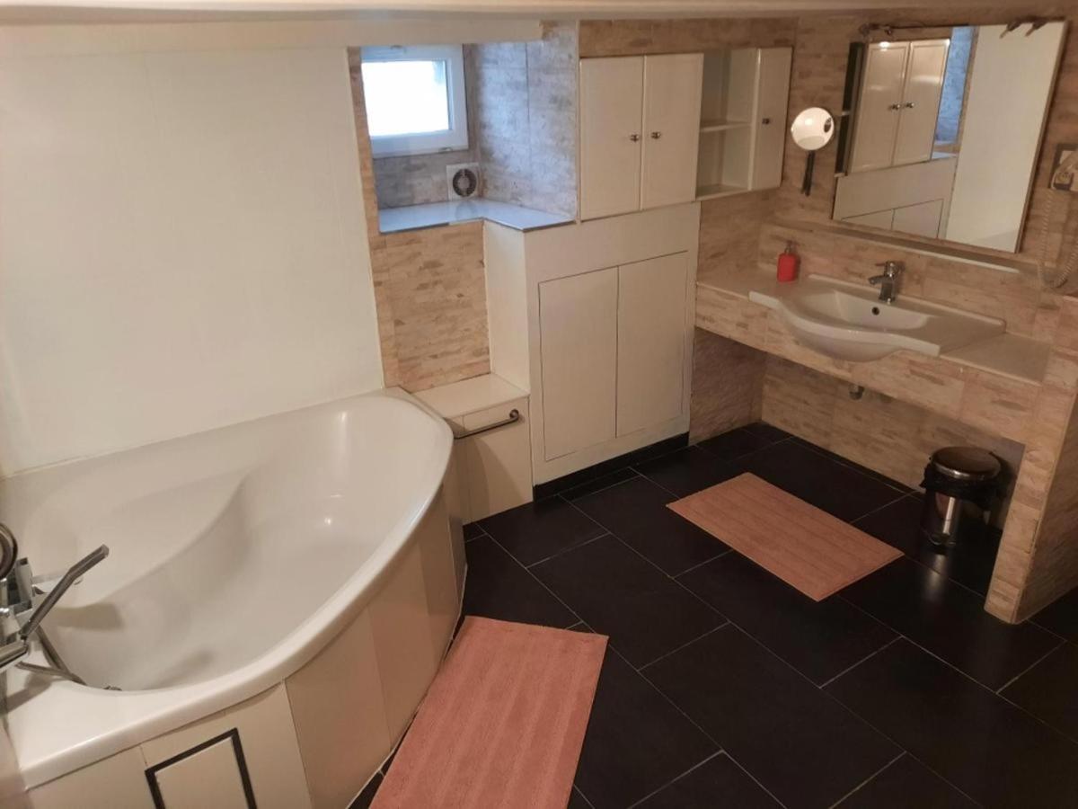 Liege 4420 Rue Jean Jaures 45 Grande Maison Joyeuse Avec Terrasse 30M2 Pour 8 Personnes Maximum Saint-Nicolas  Eksteriør bilde